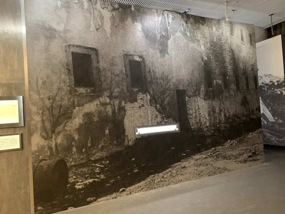  "Wokół nas morze ognia" - WARSZAWA / POLSKA  2023 (2)
