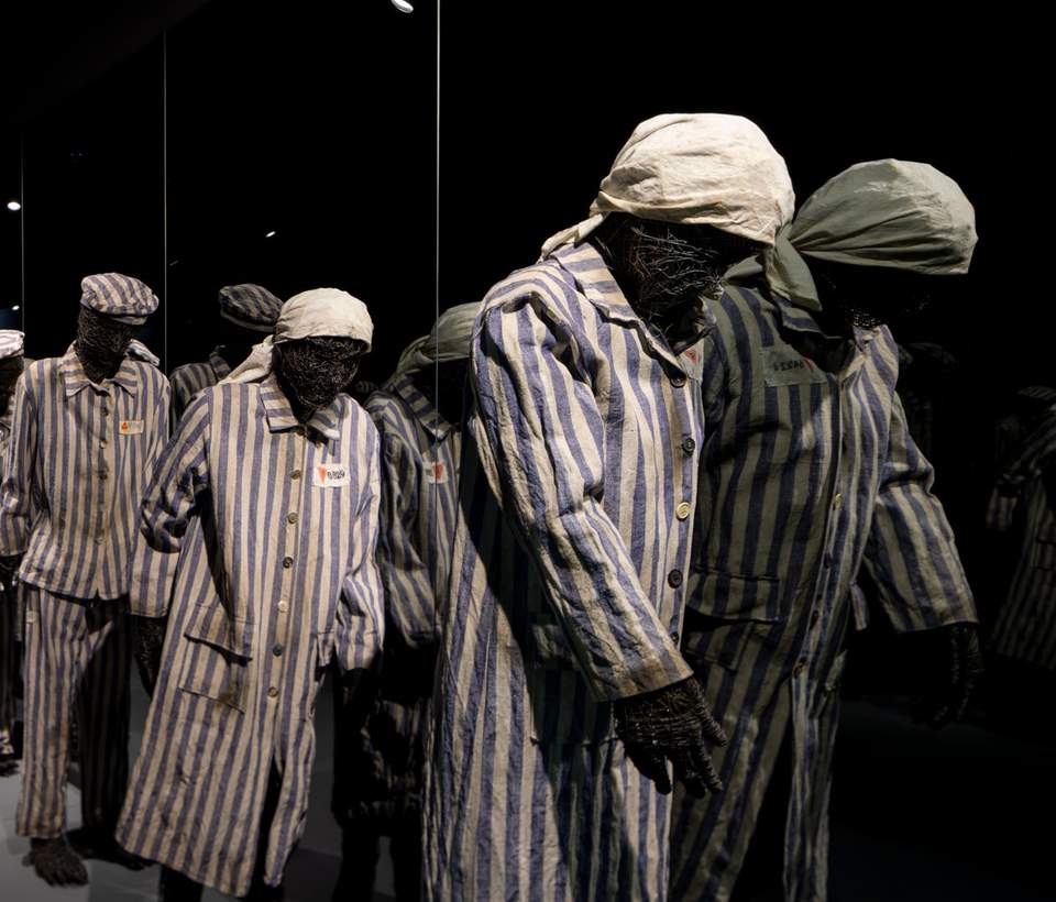 Polacy w KL Auschwitz. W cieniu Zagłady – Oświęcim w czasie niemieckiej okupacji 1939–1945 - Auschwitz 2025
